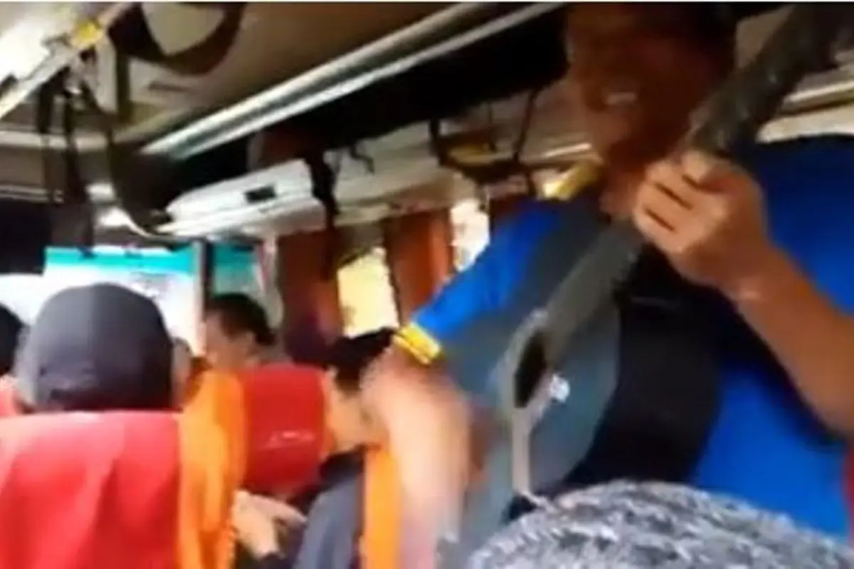 Ubah Lagu Ayu Ting Ting, Pengamen Ini Bakal Bikin Kamu Ngakak