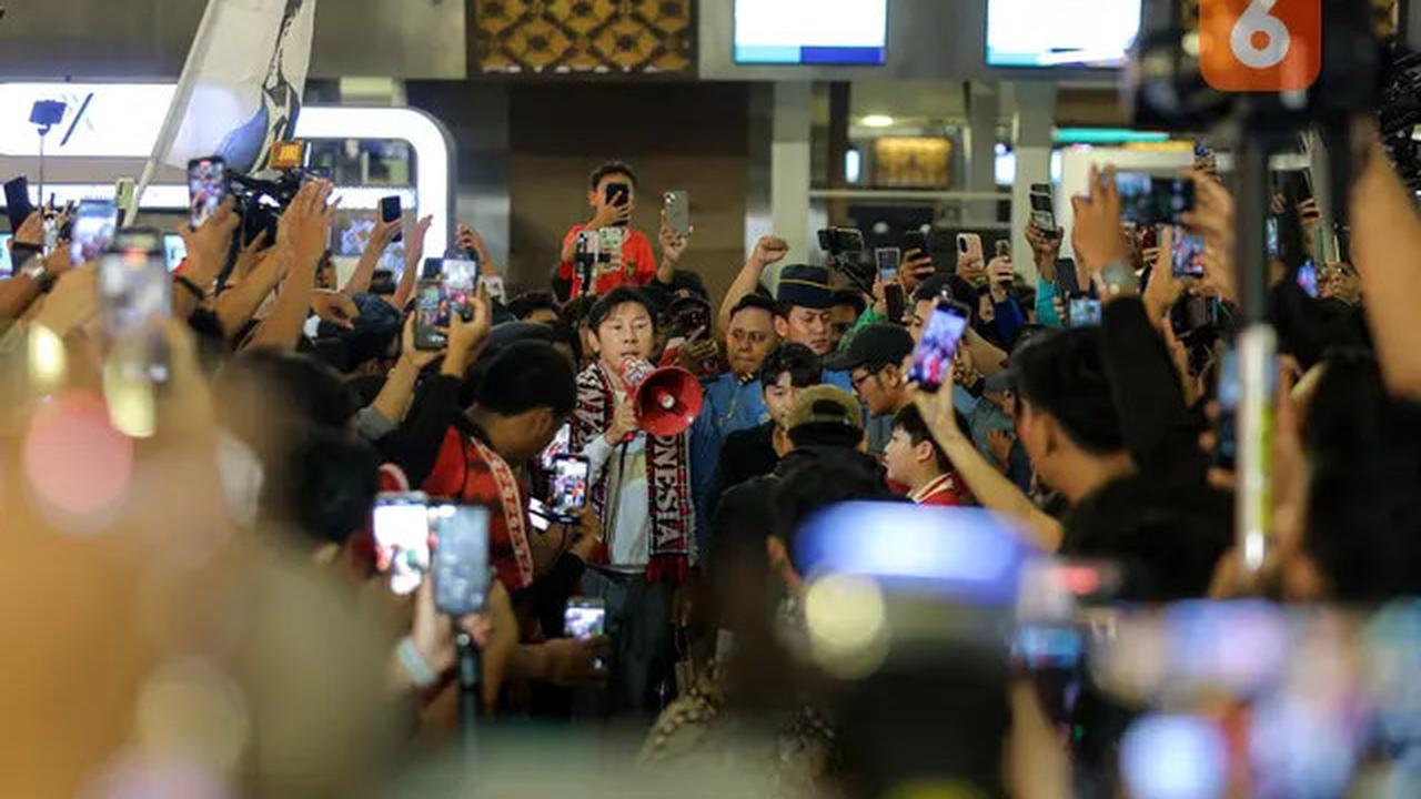 Foto: Pulang ke Korea Selatan, Shin Tae-yong Dilepas dengan Meriah oleh Masyarakat dan Suporter Indonesia