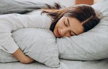 Tidur Pakai Satu atau Dua Bantal, Mana yang Lebih Baik? Ini Jawaban Para Ahli