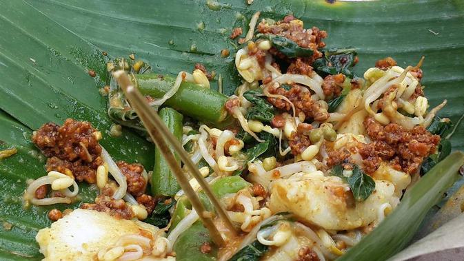 Serombotan, makanan khas Bali. (merianican/Instagram)