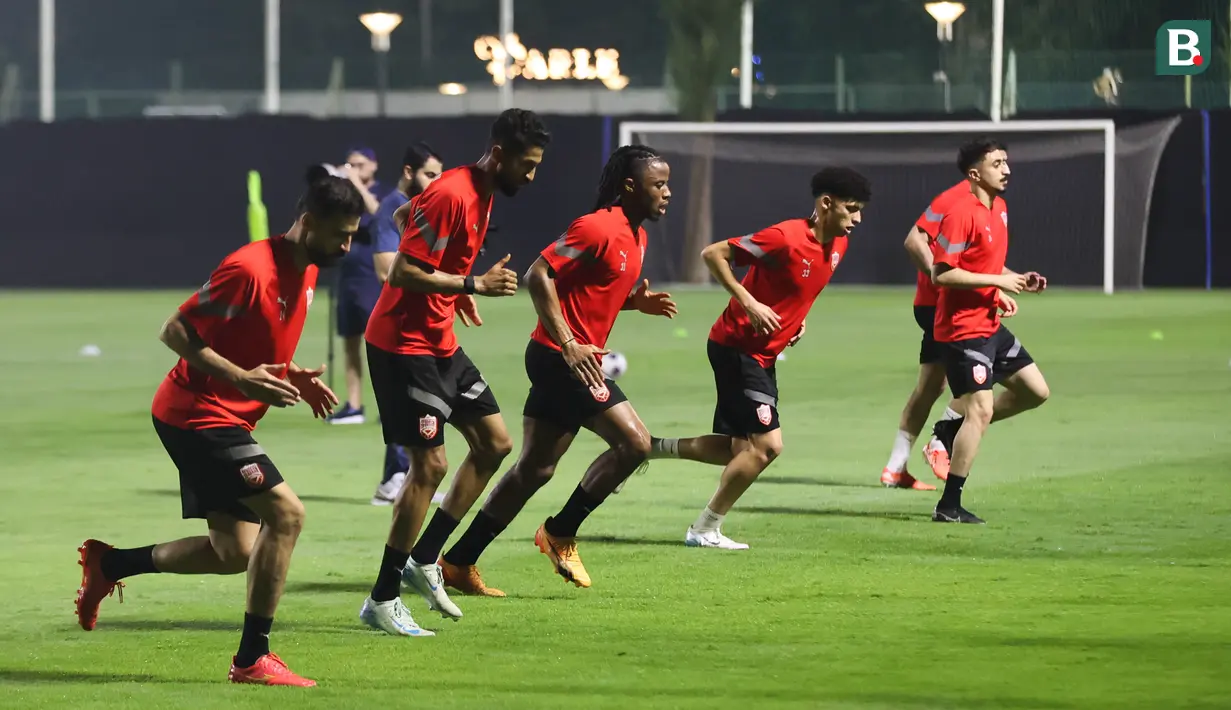 Timnas Bahrain melakukan sesi latihan perdana di Lapangan A, Senayan, Jakarta pada Sabtu (22/03/2025) WIB malam.