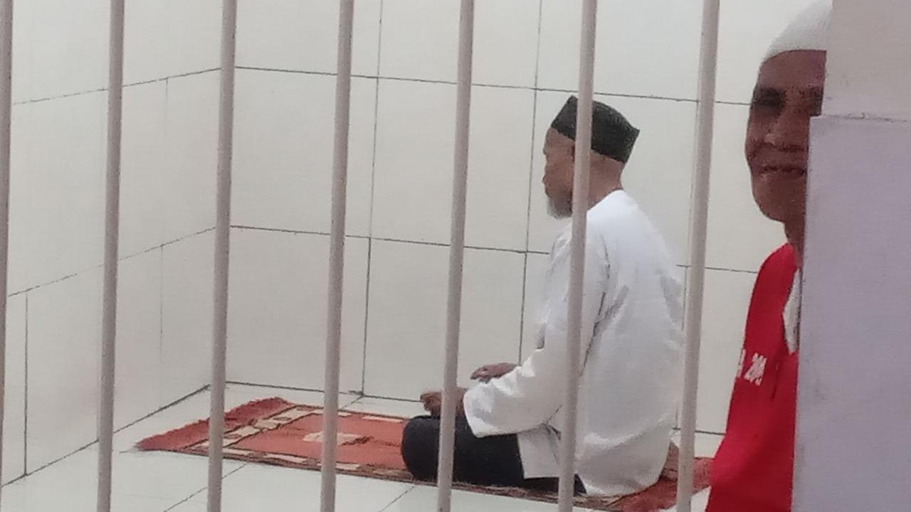 Jaksa meyakini Dukun Aki Cs bersalah melakukan pembunuhan berencana sebagaimana diatur dalam Pasal 340 KUHP.<br>