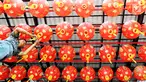 Seorang pria memasang lampion di Vihara Kwan In Thang Pondok Cabe, Tangerang Selatan, Banten, senin (28/1). Sepekan menjelang perayaan Tahun Baru China atau Imlek sejumlah vihara terus berbenah untuk mempercantik Vihara. (Merdeka.com/Arie Basuki)