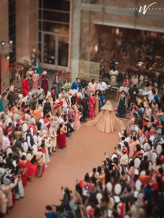 Ankita Lokhande menikah dengan Vicky Jain (Foto: Instagram/@lokhandeankita/@theweddingstory_official)