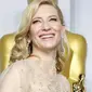 Banyak cara dilakukan seseorang untuk merayakan kemenangan. Seperti Cate Blanchett yang baru meraih Oscar, ia membuat tato. 