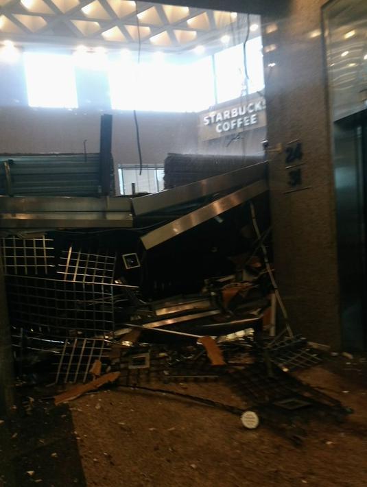 Foto Balkon Atap Bei Ambruk Sejumlah Orang Panik Dan Jadi Korban News Liputan6 Com