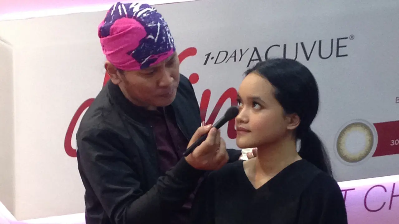 Inspirasi Makeup Sesuai Lensa Kontak dan Skin Tone