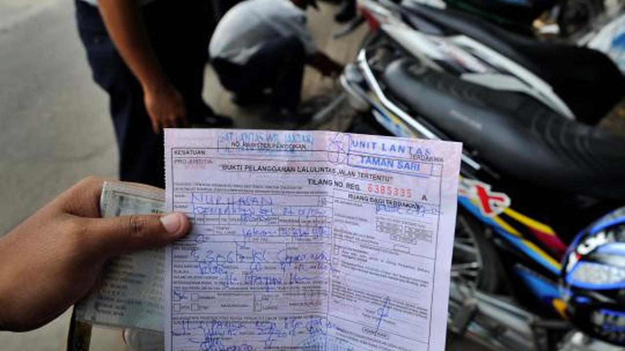 Parkir sembarangan digembok dan ditilang
