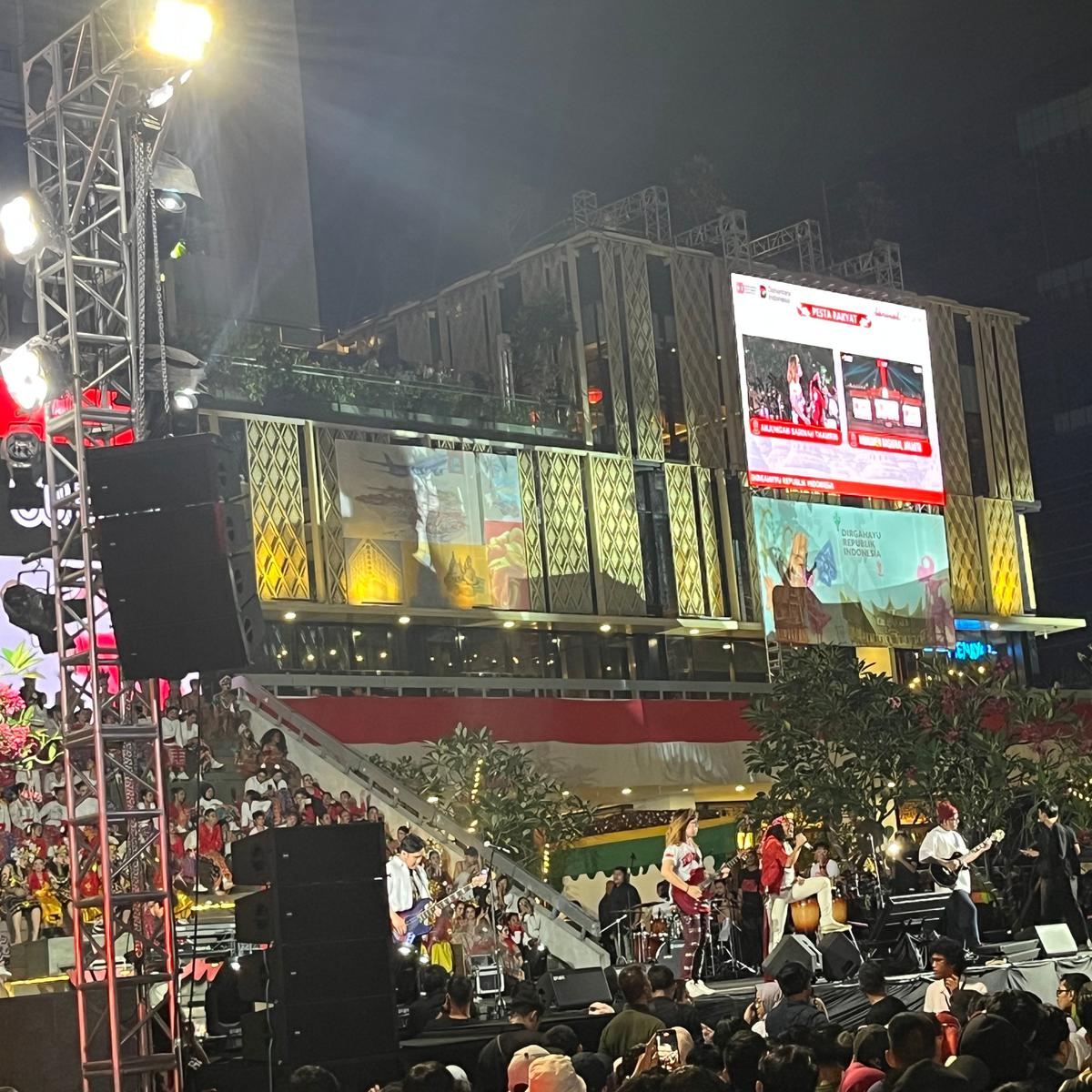 Karnaval HUT RI di Monas