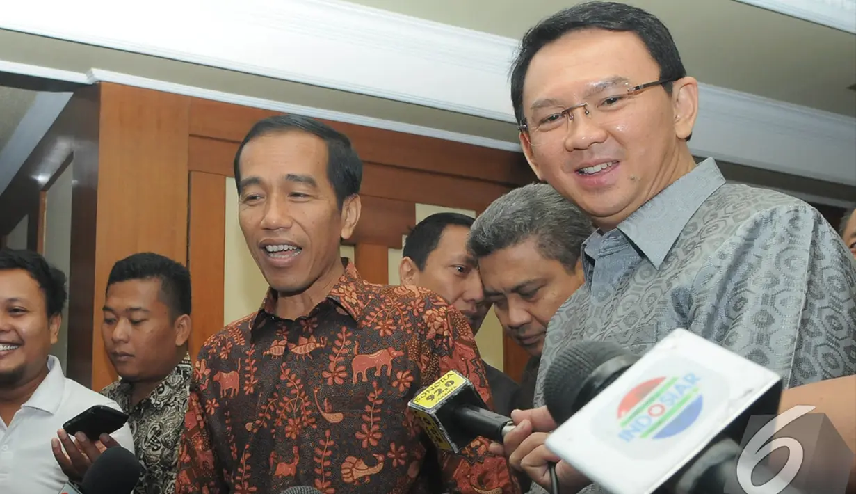 Ahok mengantarkan Jokowi yang izin cuti ke Mendagri karena Jokowi mencalonkan diri sebagai Presiden di Pilpres 2014 (Liputan6.com/Herman Zakharia)