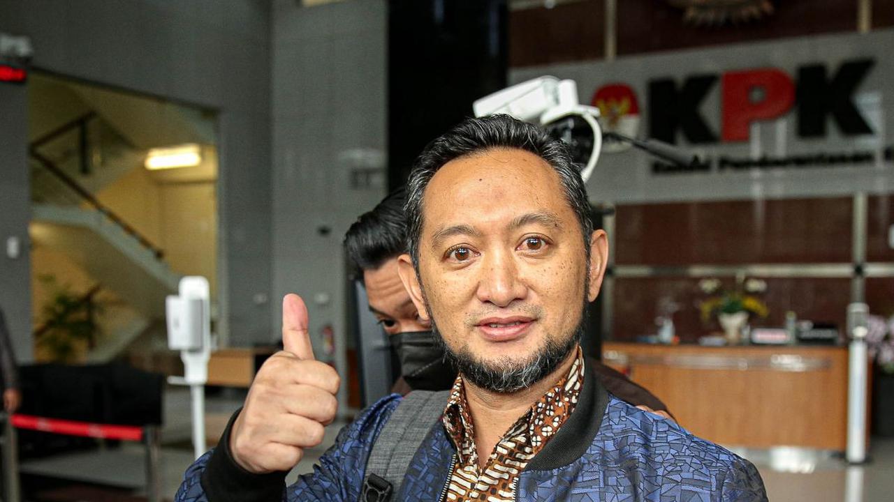 Komisi Pemberantasan Korupsi (KPK) menyebut mantan Kepala Kantor Bea dan Cukai Makassar Andhi Pramono menerima gratifikasi hingga Rp28 miliar dengan menyalahgunakan wewenang jabatannya saat berdinas di Direktorat Jenderal Bea dan Cukai Kementerian Keuanga