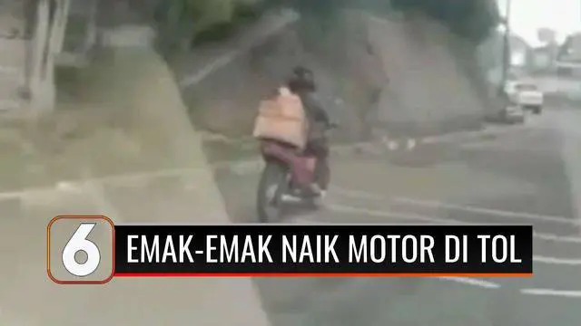 Viral, aksi nekat emak-emak mengendarai motor dengan santai berjalan di jalan tol, tanpa menggunakan helm dan bawa barang bawaan di belakang.