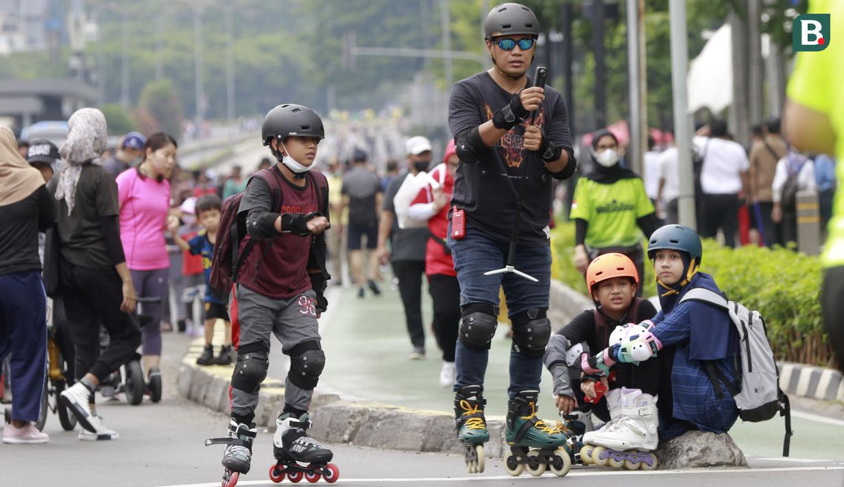 Berbagai aktivitas dilakukan sepanjang Jalan Jenderal Sudirman sampai Jalan M. H. Thamrin dekat Monumen Nasional. (Bola.com/M Iqbal Ichsan)