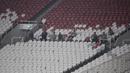 Suasana penonton saat laga Kualifikasi Piala Dunia 2022 antara Timnas Indonesia melawan Thailand di SUGBK, Jakarta, Selasa (10/9). Laga berlangsung sepi hanya dihadiri 11.619 penonton. (Bola.com/Vitalis Yogi Trisna)