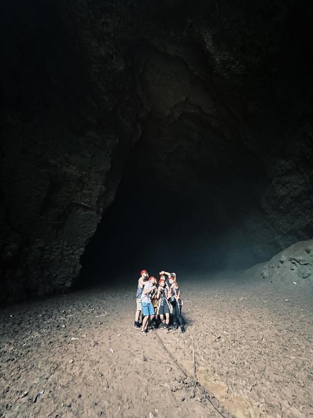 6 Momen Seru Refal Hady Liburan ke Gua Jomblang Bersama Sabahat