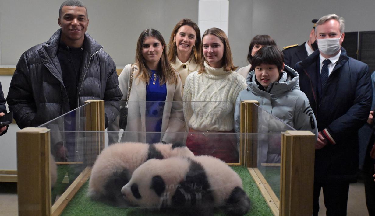 Mbappe yang memiliki hobi masa kecil menonton film dokumenter hewan ini mengatakan betapa pentingnya acara tersebut dalam melestarikan hewan yang sudah mulai terancam punah. (AFP/Guillaume Souvant)