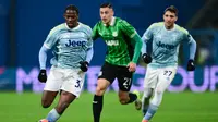 Keunggulan tim tamu diawali gol bunuh diri Tarik Muharemovic pada babak pertama. Fabio Miretti dan Jonathan David kemudian memastikan kemenangan lewat dua gol tambahan selepas jeda. (AFP/Marco Bertorello)