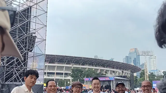 Aksi Panggung Spektakuler, Wali Band Pukau Ribuan Penonton di KLBB Festival 2026. (Liputan6.com/Nanda Salsabila Nazhifa)
