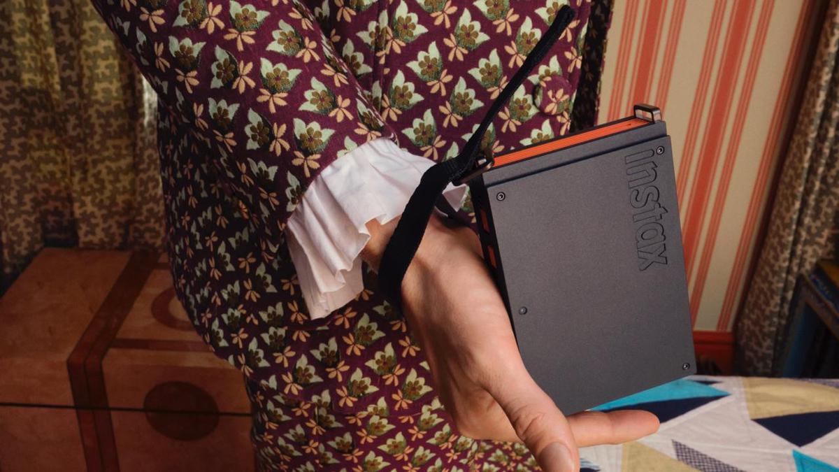 Gen Z dan Kembalinya Pesona Instax, Saat Foto Cetak Jadi Bentuk Ekspresi Diri di Era Digital