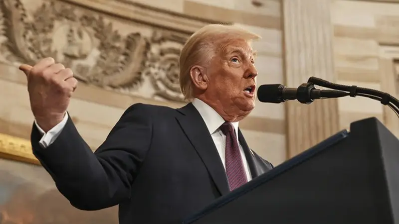 Donald Trump berpidato usai pelantikannya sebagai presiden ke-47 Amerika Serikat. Inaugurasi Trump berlangsung di Rotunda di Gedung Capitol, Washington DC, Senin (20/1/2025).