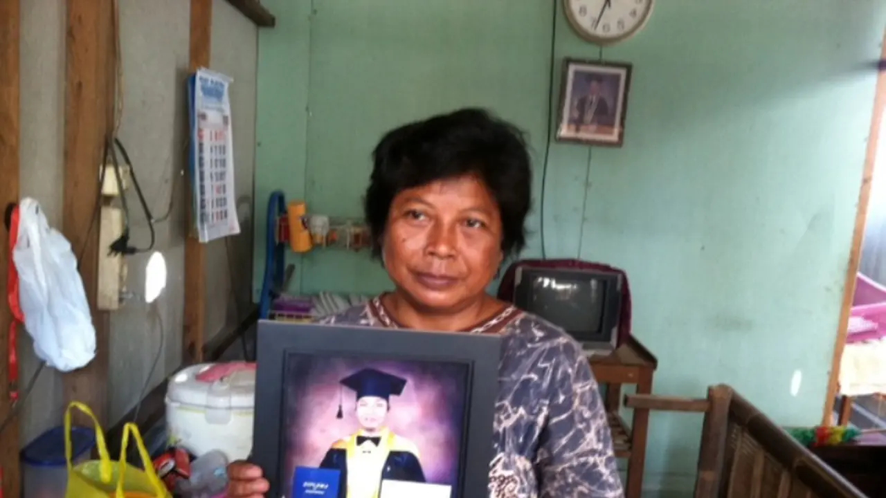 Kasih Ibu Selamanya, Buruh Cuci Sekolahkan Anak Sampai S3