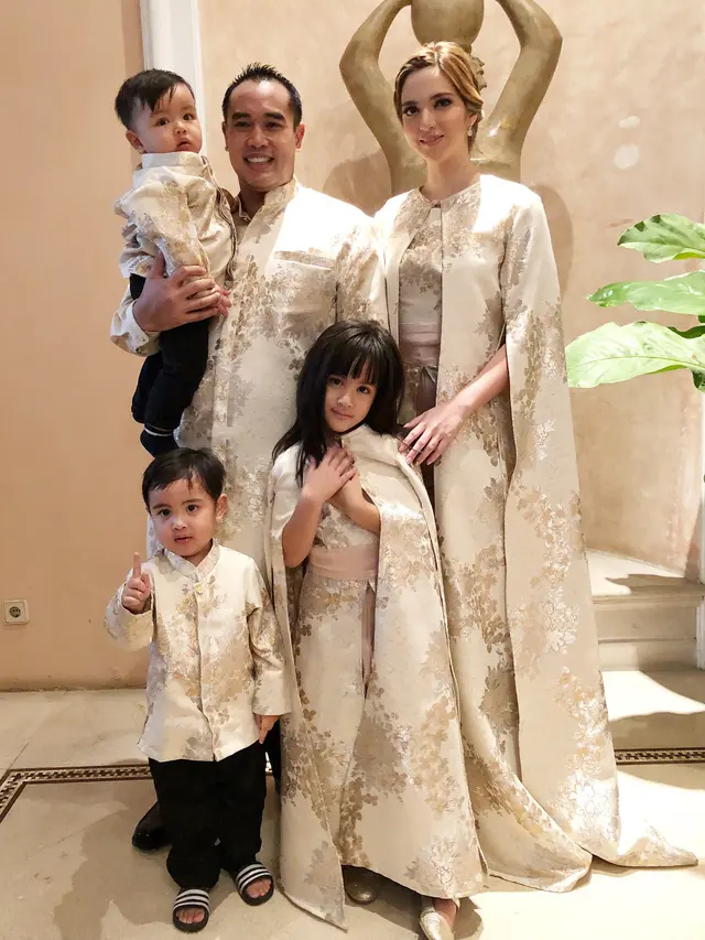 [Bintang] Nia Ramadhani dan Ardi Bakrie