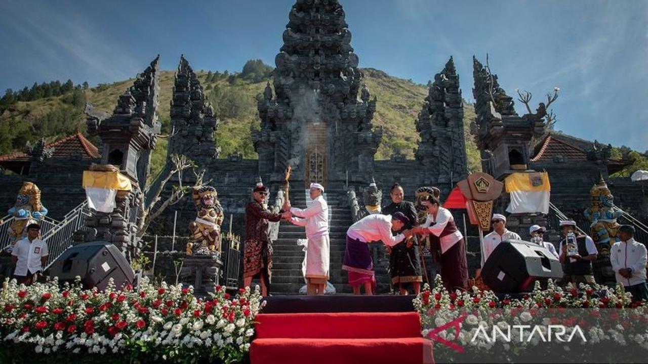 Fakta Unik Kirab Api Porprov Bali 2025: Semangat Sakral dari Kawah Gunung Batur Awali Pesta Olahraga Pulau Dewata