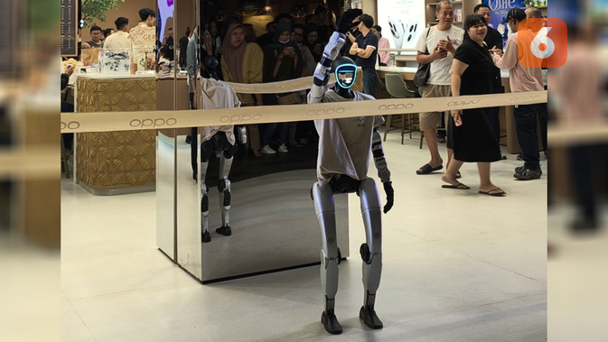 Ada robot AI bisa Kung Fu di Oppo Flagship Store Gandaria City. (Liputan6.com/ Yuslianson)
