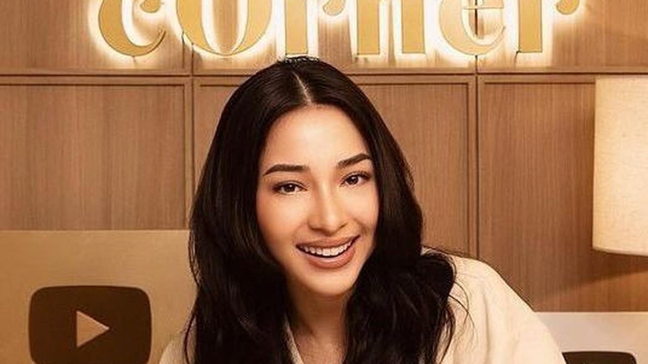 Artis Nikita Willy memilih untuk berbisnis properti berupa jual beli tanah hingga penyewaan apartemen. Istri dari Indra Priawan ini bisa meraup untung hingga miliaran rupiah tiap bulannya.