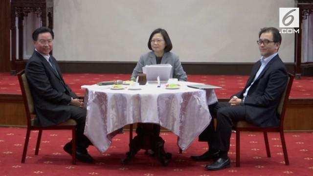 Presiden Taiwan Tsai Ing-Wen menolak gagasan China kepada Taiwan untuk membentuk satu negara dua pemerintah.