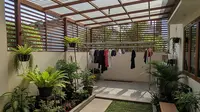 Inspirasi Atap Transparan buat Area Jemuran Minimalis, Fungsional dan Estetik