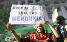 FOTO: Seniman dan Komunitas Rayakan Dukungan bagi UMKM Konveksi Lokal