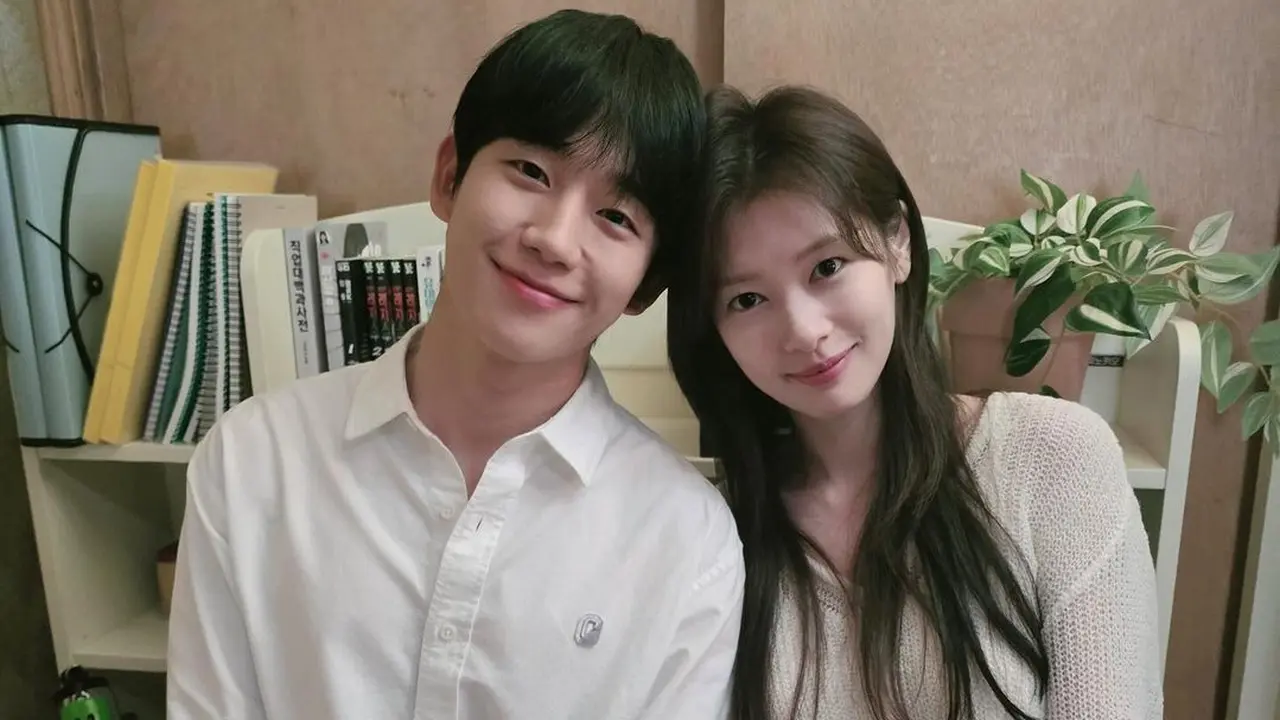Jung So Min dan Jung Hae In di balik layar drakor Love Next Door. (Instagram/ somin_jj)