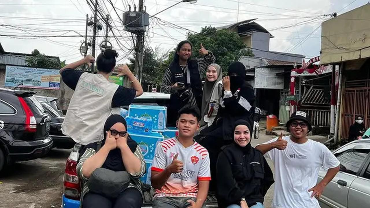 7 Aksi Zaskia Adya Mecca Bantu Korban Banjir Bekasi, Rela Naik Pick Up