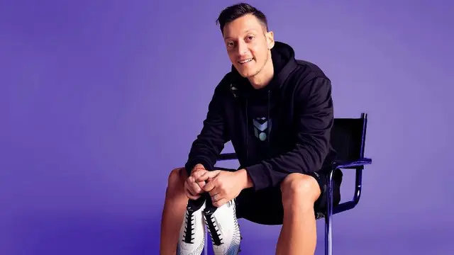 Kolaborasi Concave Indonesia dan Mesut Ozil Luncurkan Sepatu yang Bisa Menyeimbangkan Tubuh Penggunanya
