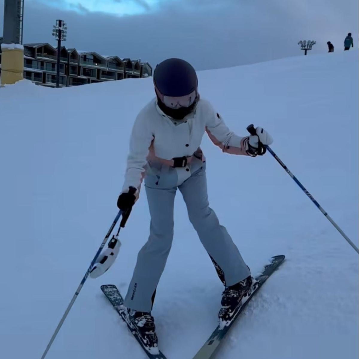 7 Potret Cantik dan Berani! Azizah Salsha Coba Ski Perdana di Niseko, Tampil Memukau Meski Terjatuh