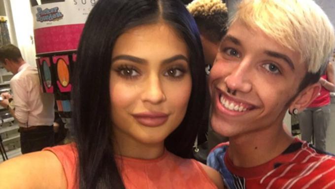 Super Kagum Remaja Ini Bikin Tato  Warna  Lipstik Kylie 