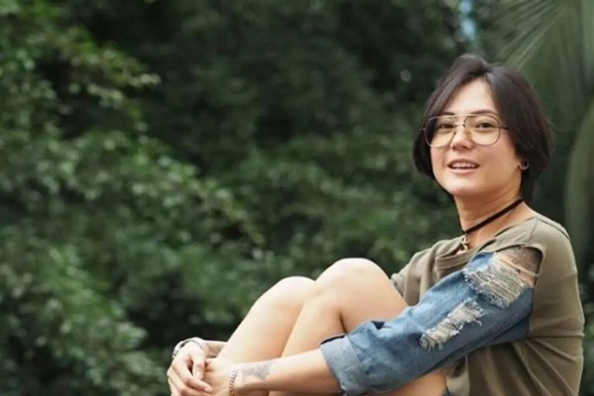 [Bintang] Sempat Terlihat Imut, Begini Bedanya Dandanan Poppy Sovia Dulu dan Sekarang