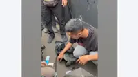 Viral Pria Diinterogasi Polisi Saat Demo, Polda Metro Sebut Kesalahpahaman