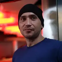 Hidayah itu datang dari mana saja. Begitu juga dengan bintang sinetron dan film Gary Iskak. Tiga tahun belakangan ini, ia banyak mendekatkan diri pada sang pencipta. (Nurwahyunan/Bintang.com)