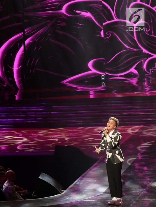 Penyanyi Rizky Febian saat tampil pada malam final Miss Grand Indonesia 2018 di JCC Jakarta, Sabtu (21/7). Rizky Febian juga membawakan lagu Penantian Berharga pada malam final. (Liputan6.com/Angga Yuniar)