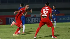 Persija Jakarta sementara memimpin 1-0 di babak pertama atas PSIS Semarang dalam laga pekan kedua BRI Liga 1 2021/2022 di Indomilk Arena, Tangerang, Minggu (12/9/2021). Gol Macan Kemayoran dicetak di injury time babak pertama via sundulan terarah Otavio Dutra. (Foto: Bola.com/M. Iqbal Ichsan)