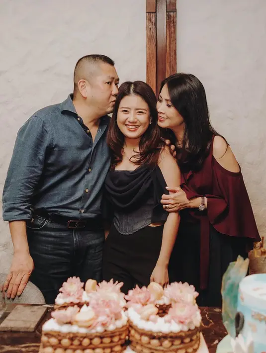 [Instagram/valenciatanoe]