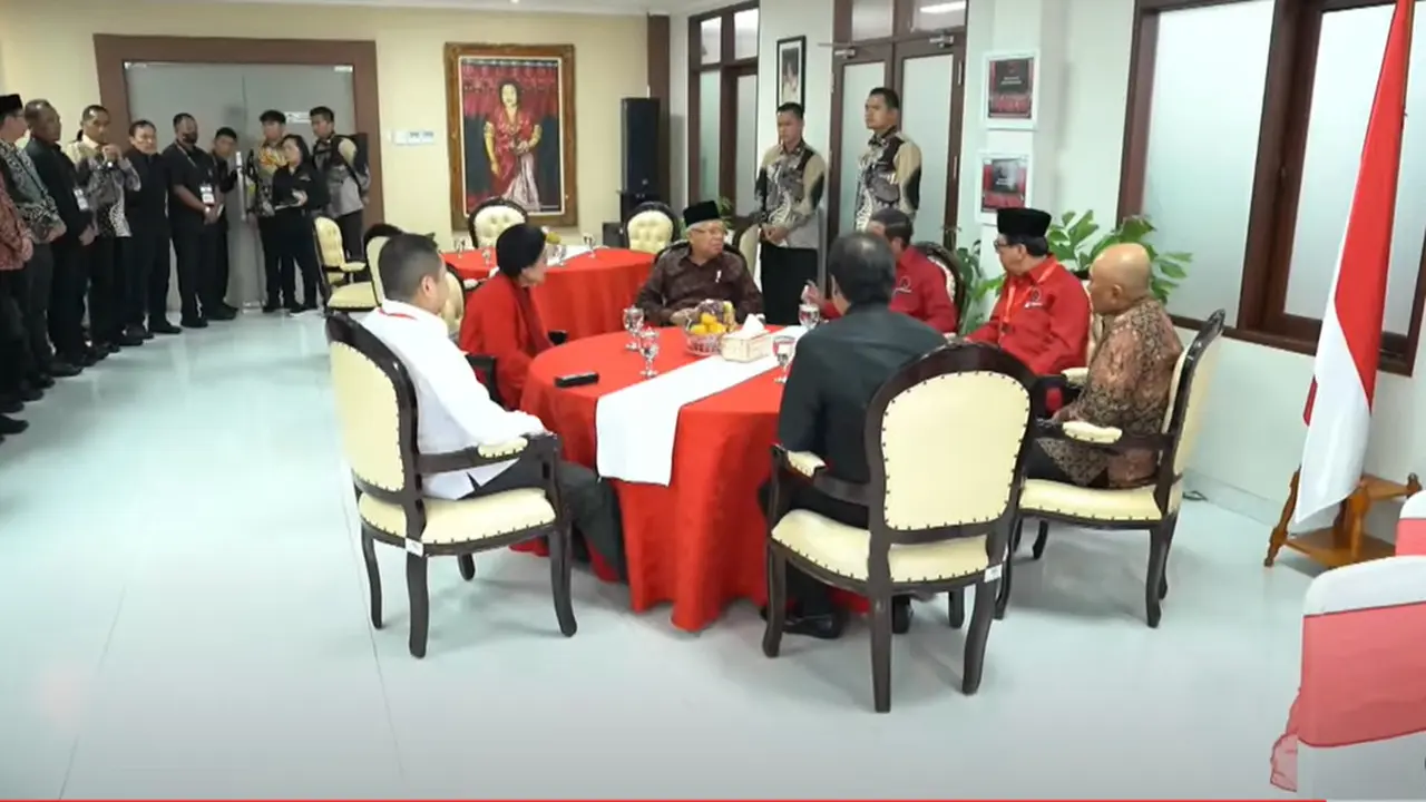Ma'ruf Amin dan Teten Masduki pun diundang duduk di meja bundar bersama Ketua Umum PDIP Megawati Soekarnoputri.