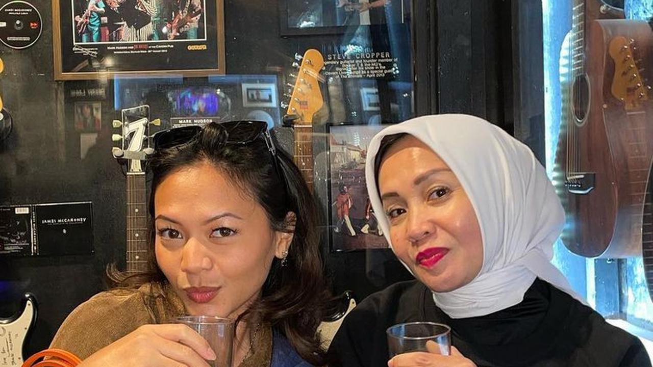 Mama Oktarina Jadi Sahabat Akrab Sang Anak