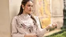 Kenakan atasan serupa, Raisa tampil feminin dengan rok midi tutu berwarna beige [@raisa6690]