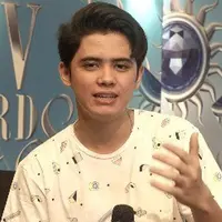 Aliando Syarief pernah merasa jenuh dengan dunia hiburan. Selain itu, melihat banyaknya komentar negatif, Aliando sempat merasa ingin mundur dari dunia hiburan.