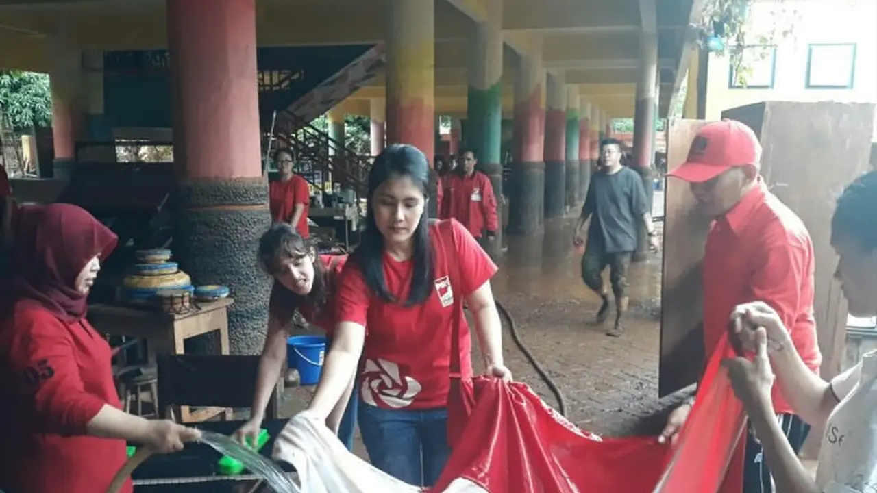 Kader PSI bersihkan SDN 5 Bintaro (Istimewa)
