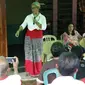 Calon Wakil Gubernur NTT, Emi Julia Nomleni yang biasa disapa dengan Mama Emi memanfaatkan waktu kampanye dengan menyambangi desa-desa di provinsi seribu pulau tersebut.