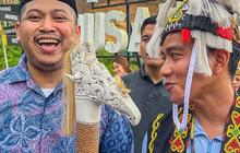 VIDEO: Momen Tretan Muslim Malu-Malu Kucing Dipanggil Gibran saat Bahas IKN